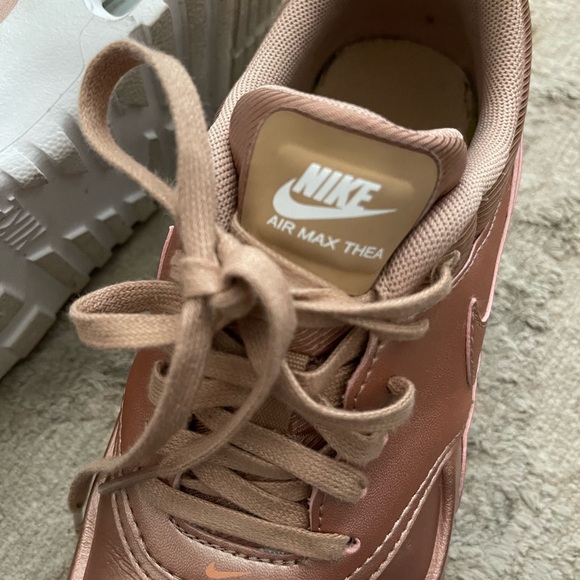 Nike Air Max Thea women’s Rose Gold Sneakers, size 7 - Picture 2 of 8